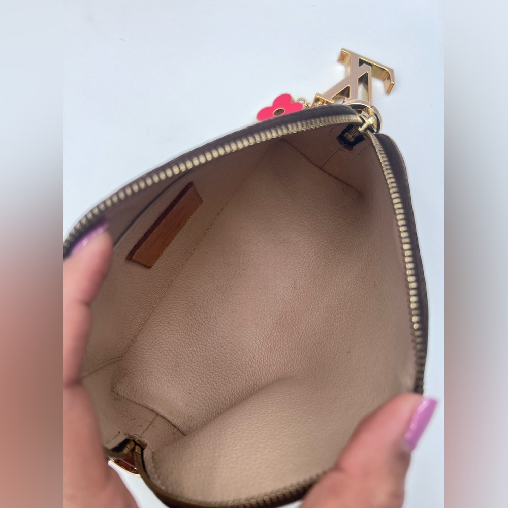 🌹♥️LOUIS VUITTON COSMETICS POUCH/ CROSSBODY BAG ♥️🌹 - Picture 9 of 16